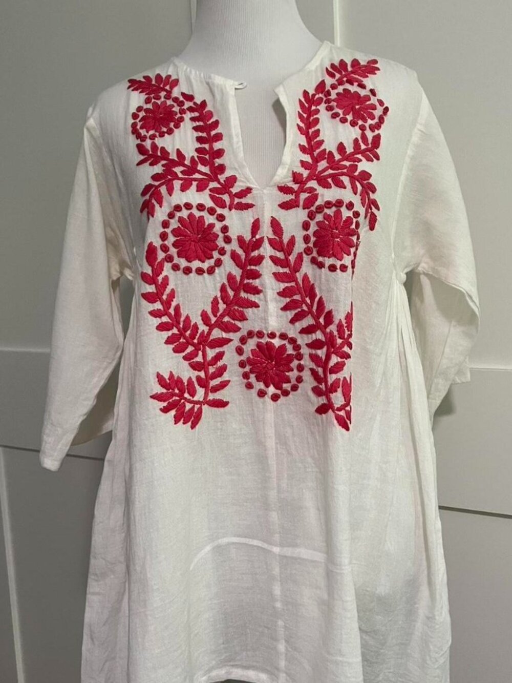 Roller Rabbit White Embroidered Tunic Cover-Up, Red Floral Boho Blouse, Size XS